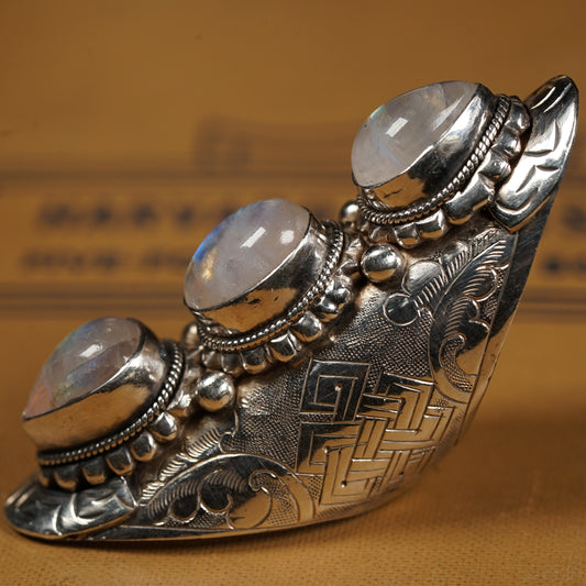 Rainbow Moonstone - Size 9